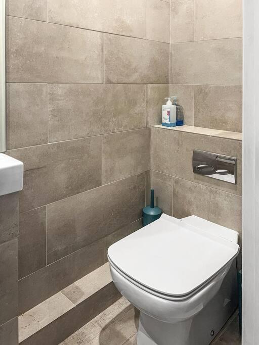 Bright And Spacious 1-Bdr Flat W/ Free Parking Reading Zewnętrze zdjęcie